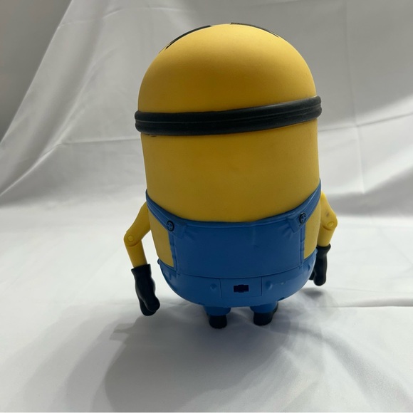 Universal Studios/ Thinkway Toys 8" DM-2 Minion Dave Electronic Figure - Picture 5 of 8